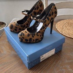 Vera Wang Leopard Heels Size 6 1/2