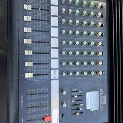 Yamaha EM1800 Powered Mixer