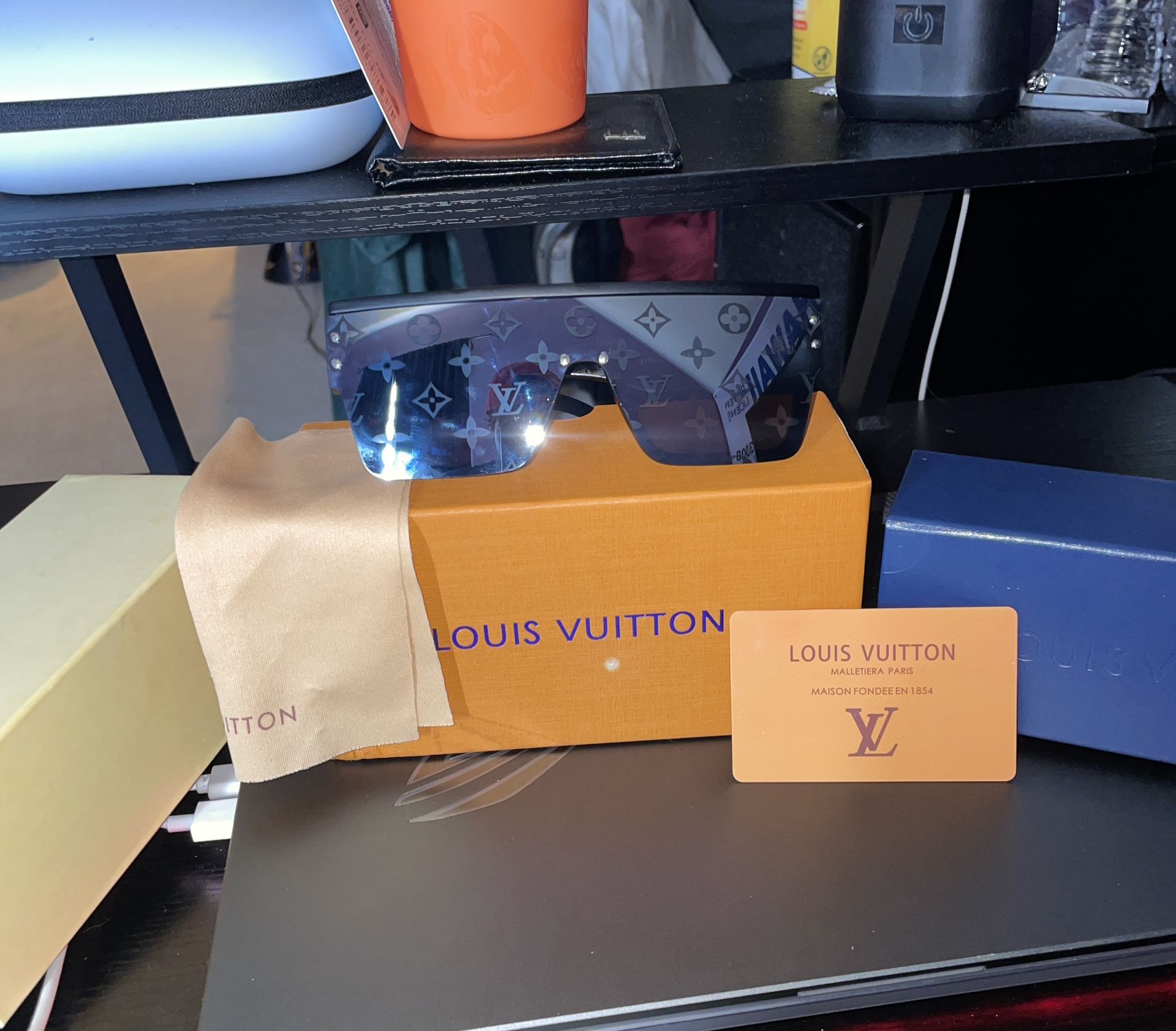 LOUIS VUITTON SHADES