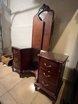 Beautiful vintage vanity mirror