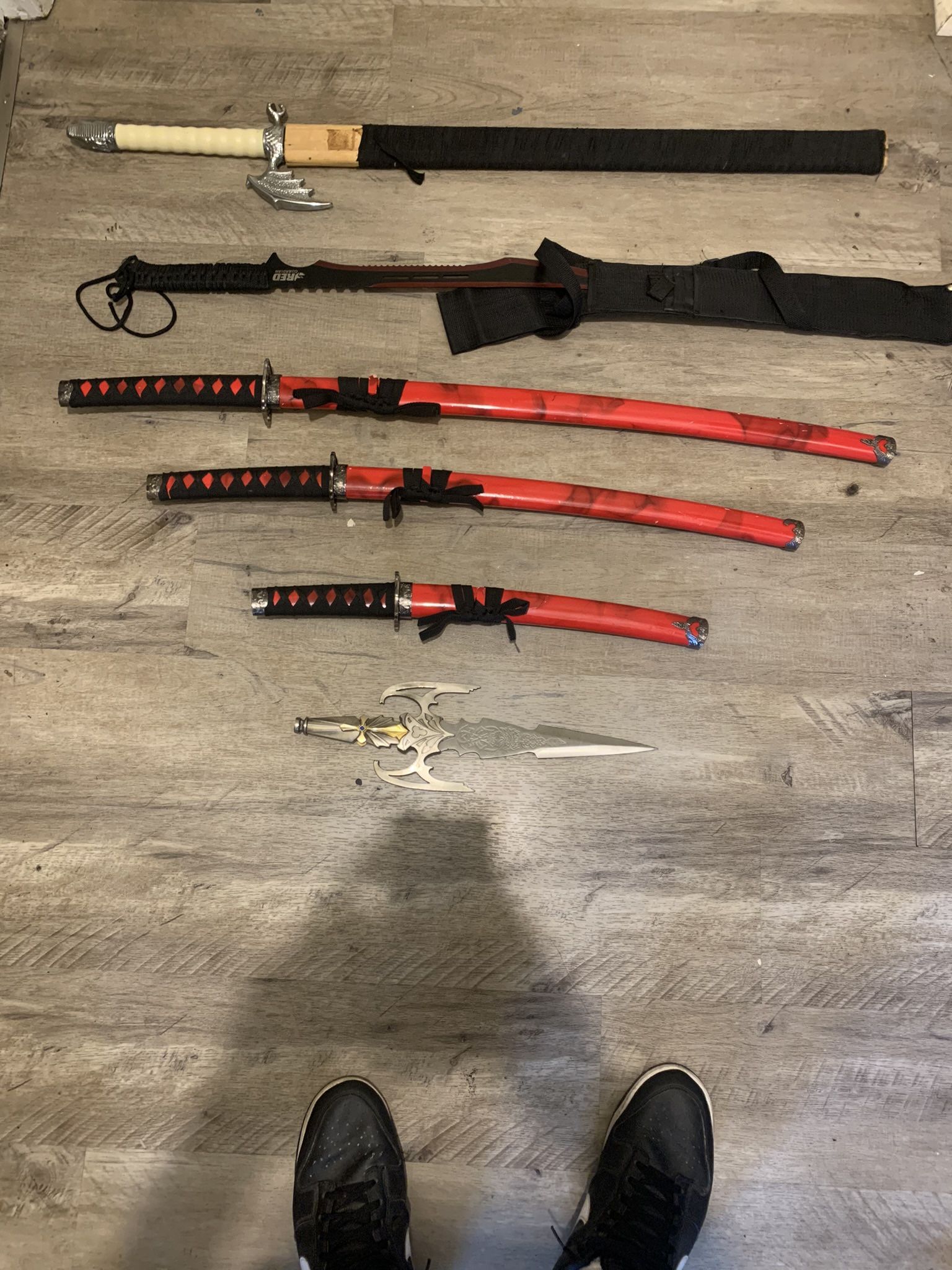 3 Katanas 1 Machete 1 Sword 1 Dagger
