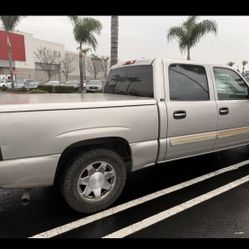 Chevy Silverado Crew Cab LS 2005 