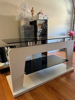 White TV Media Stand with Tempered Glass Shelves High Quality