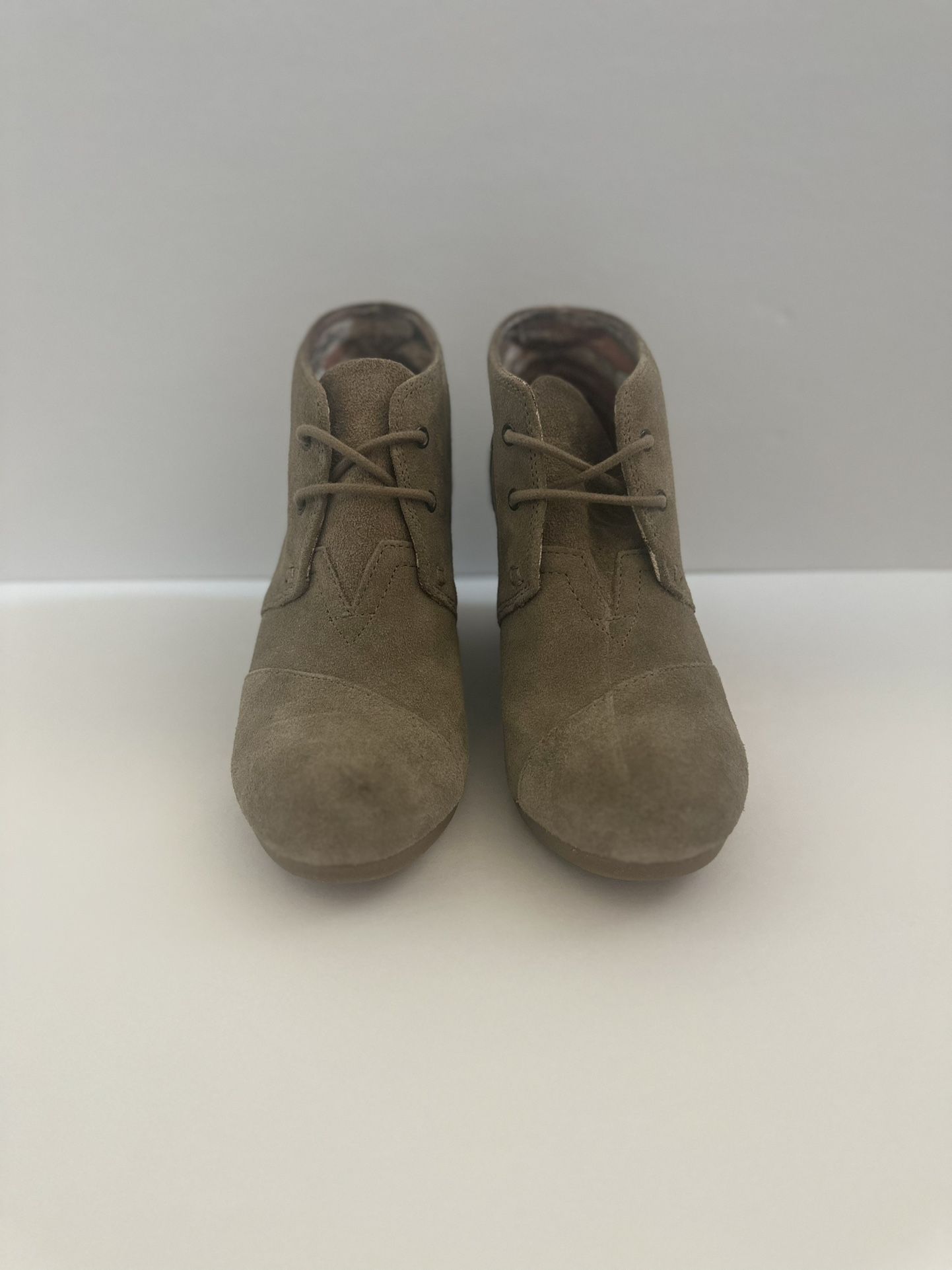 TOMS Womens Desert Wedge Booties, Size 7