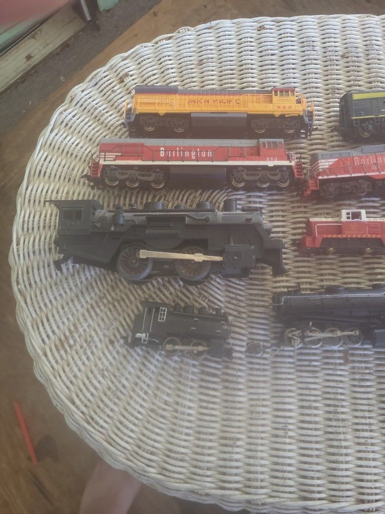 TRAIN LOCOMOTIVES (LOT OF 12 ITEMS TOTAL) USED, ONLY WANT $100