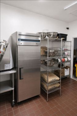 Commercial Single Door Refrigerator - Everest