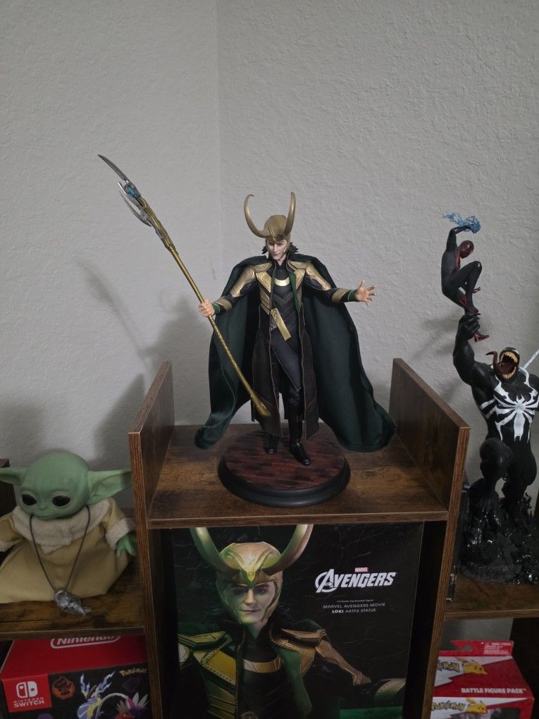 Loki Statue W/Box Adult Owned