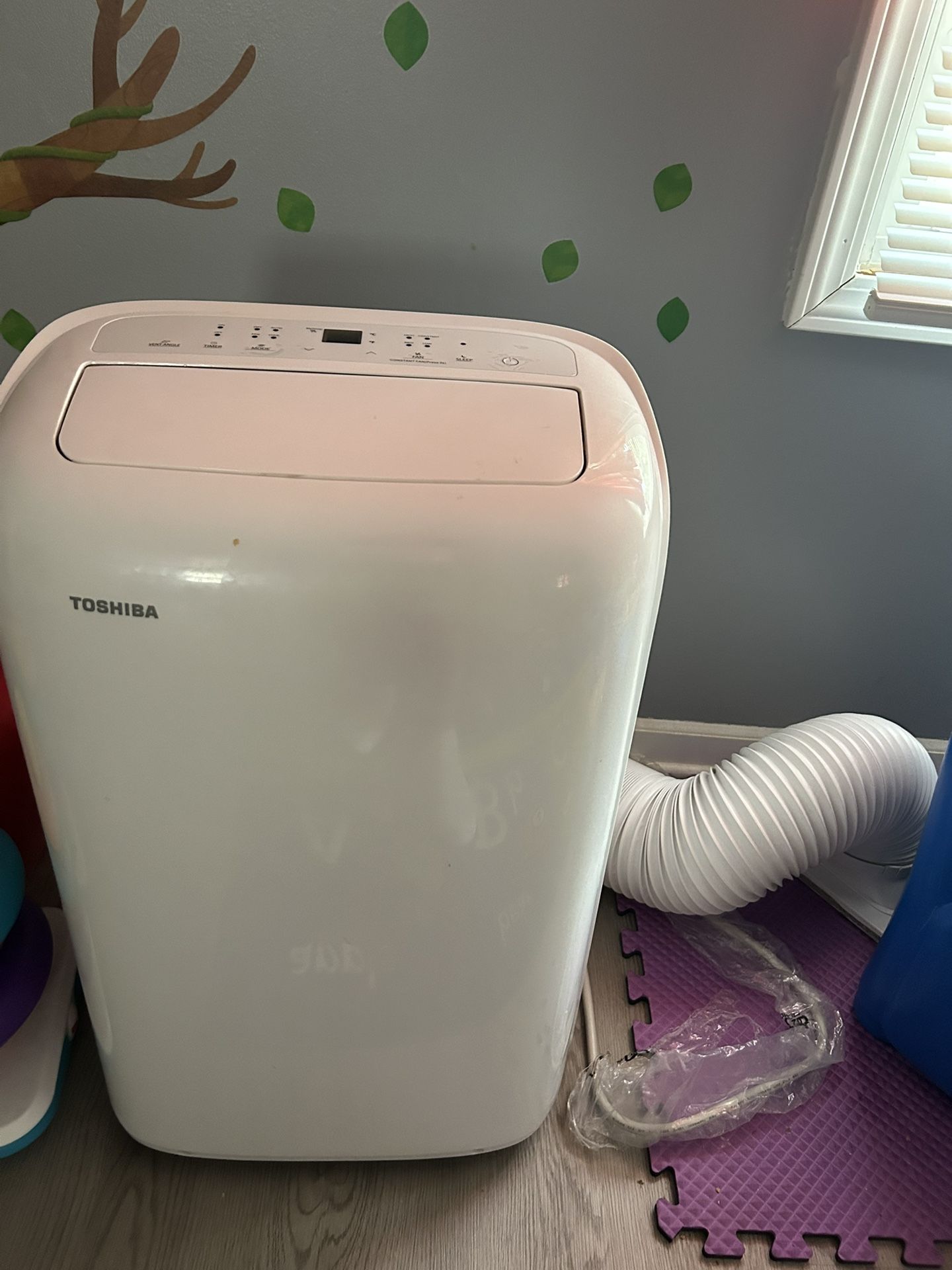 Air conditioner gently used