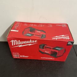 Milwaukee M18 18-Volt Lithium-Ion Cordless Electric Portable Inflator (Tool-Only) 2848-20