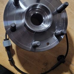 2015---2020 Chevy Silverado, Tahoe/GMC Sierra , Yukon  Wheel Hub 