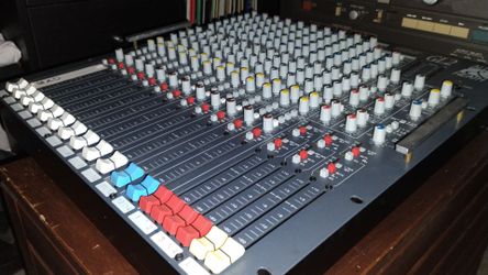 Allen and Heath GL2 Mixer