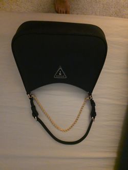 NEW Guess Purse $100 for $50 ,)