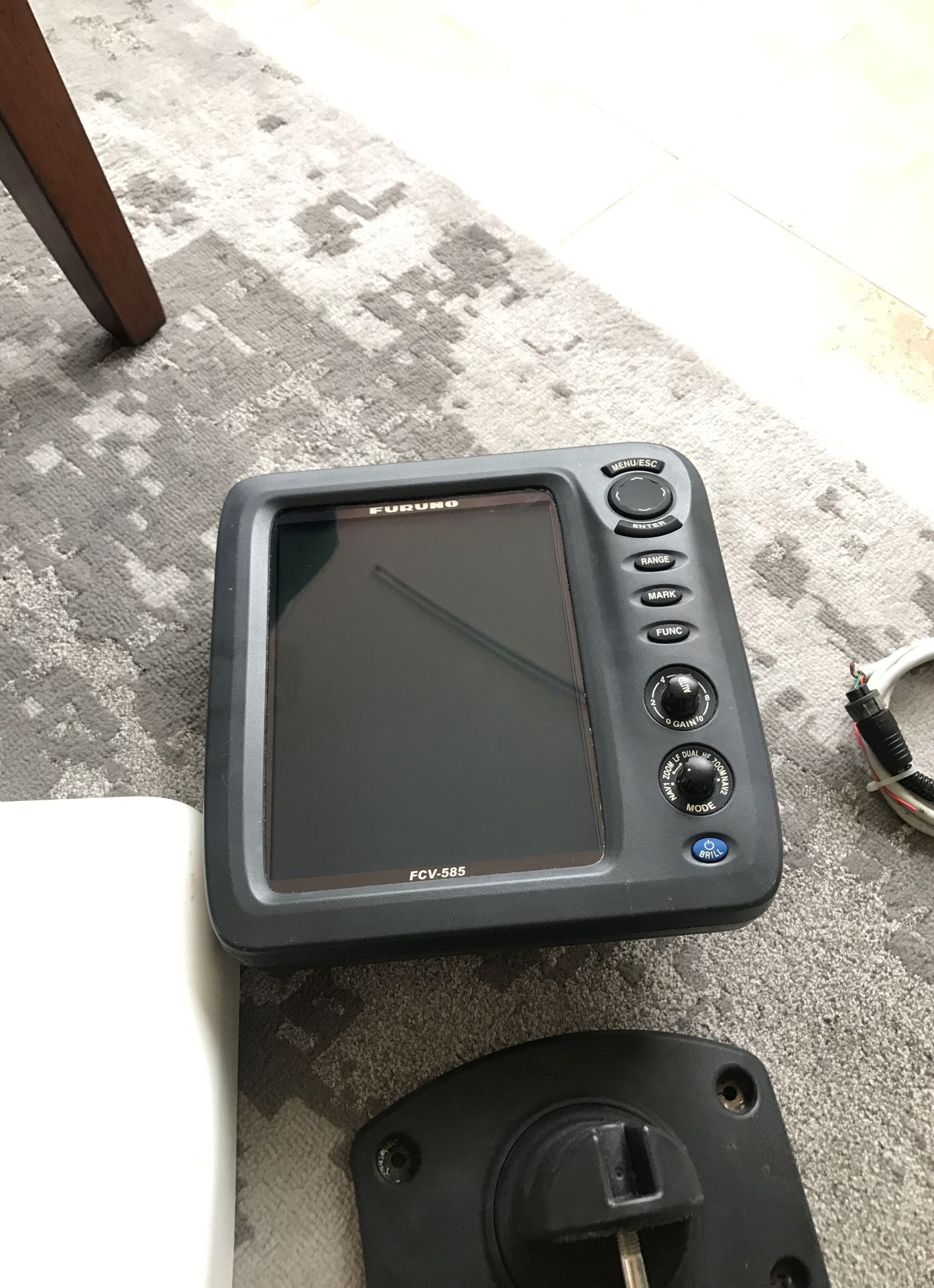 Furuno FCV 585 fish finder sonar