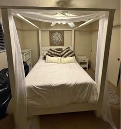 Queen Wooden Canopy Bed