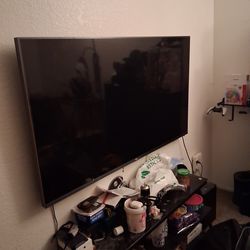 TCL 55 inch HDR with Roku tv
