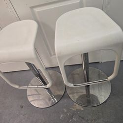 2 White Bar Stool