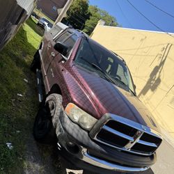 Parting Out 2004 Dodge Ram 1500 4x4 – Wheels, Bed Cap, Radio & More