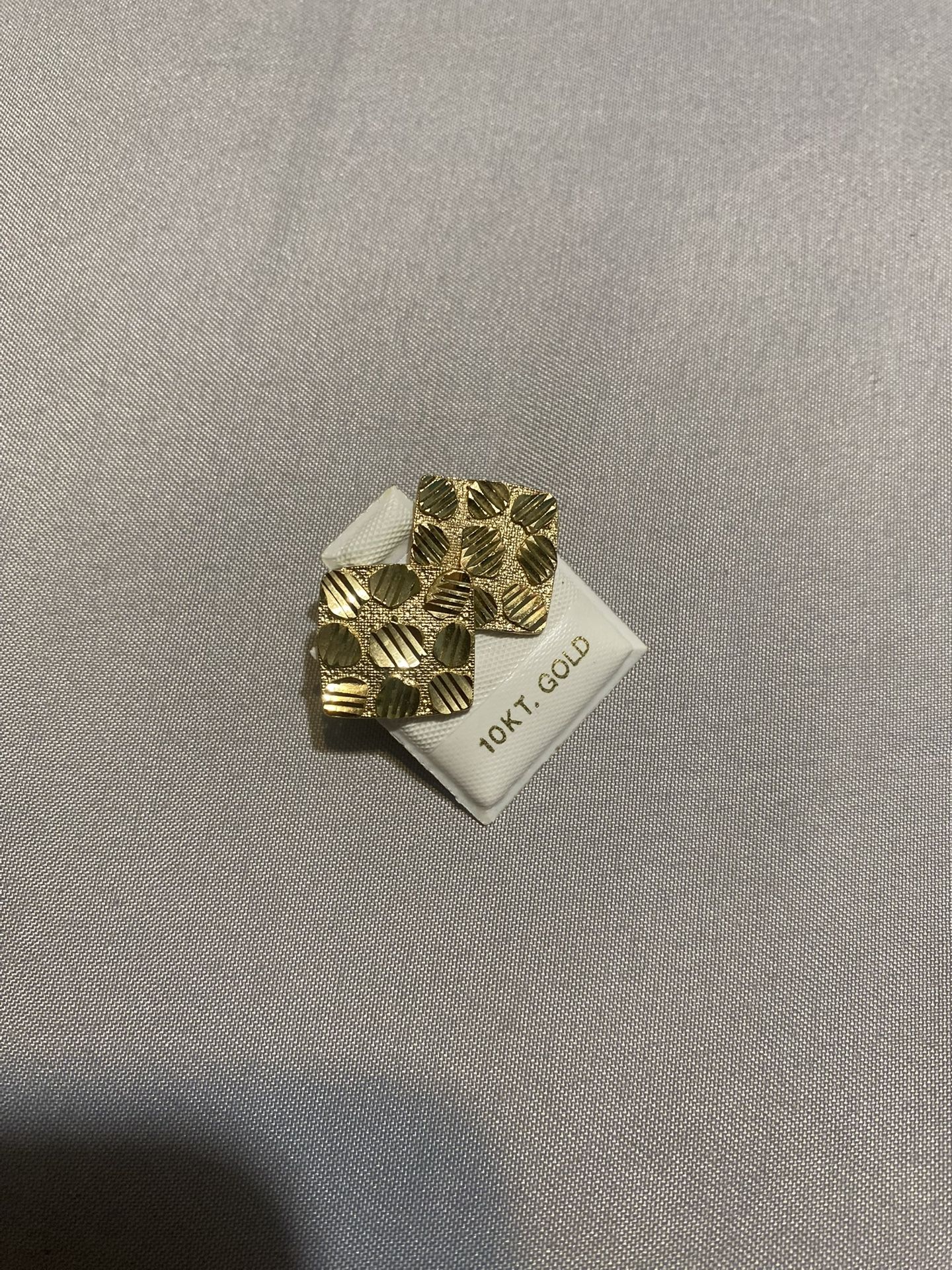10k Nugget Earring