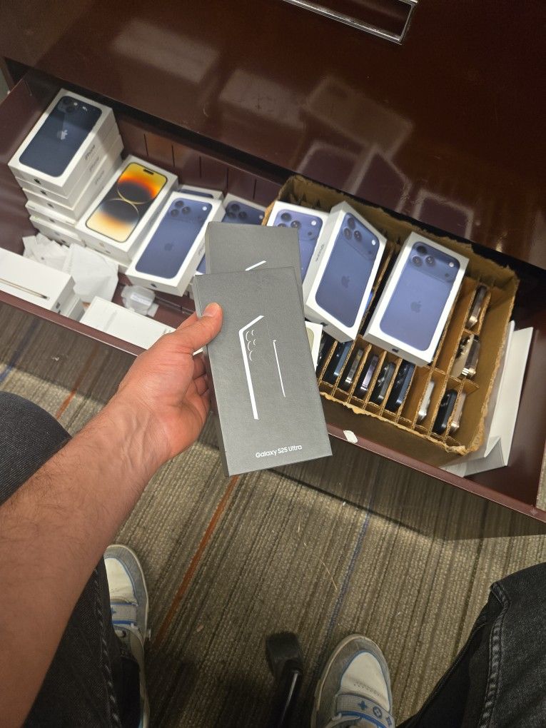 S25 Ultra BOOST MOBILE TMOBILE AVAILABLE