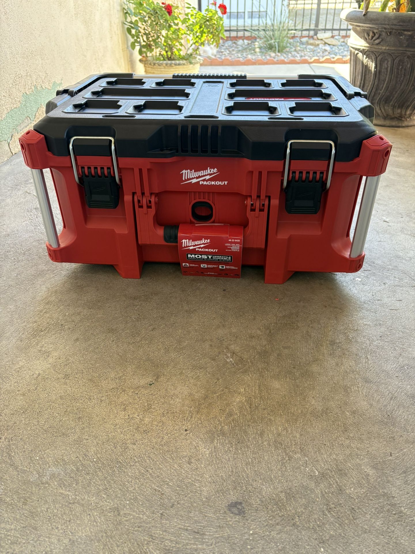 Milwaukee Packout Large Tool Box. 48-22-8425