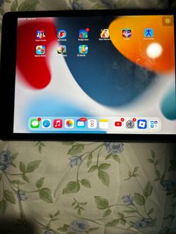Ipad 8th generation in great condition for 140