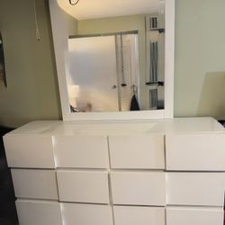 Dresser & mirror 6 Deep Drawers Strong Wood Perfect Condition