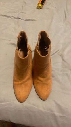 Suede pointy boots