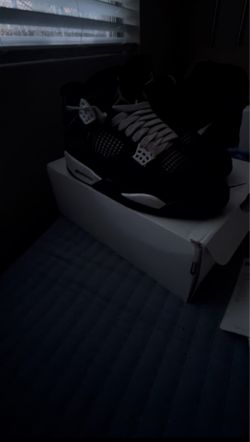 Jordan 4s white thunder