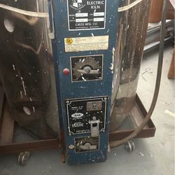 2 Kilns And Pallets Of Molds 