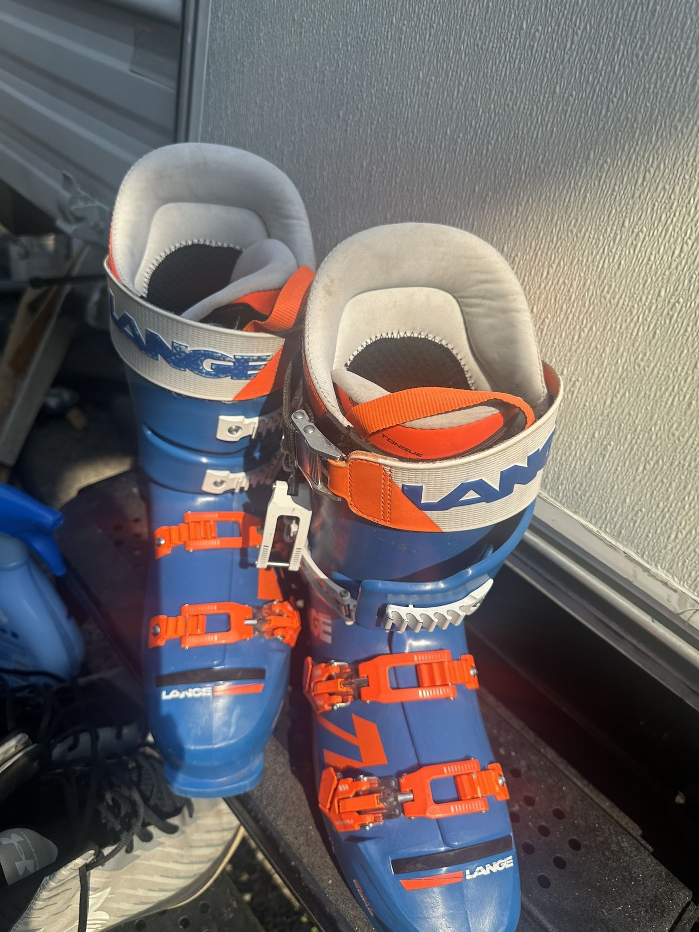 Size 9.5 Just Asking $25