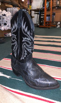 Black Python boots sz 9 wide