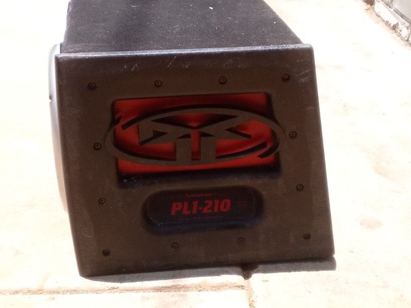 Vendo Visión general creada por IA
+2
The image shows a Rockford Fosgate PL1-210 Punch Stage 1 dual 10" loaded subwoofer enclosure.
Features:
It con