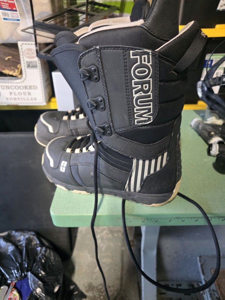 Forum Mens Size 11 Snowboard Boots