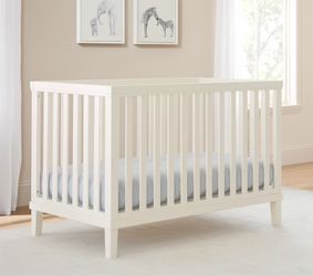 White Convertible Crib with Mattress Included – Great Condition
