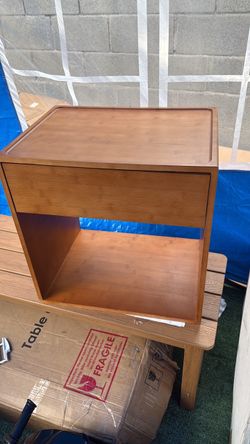 Mesita en forma de cubo