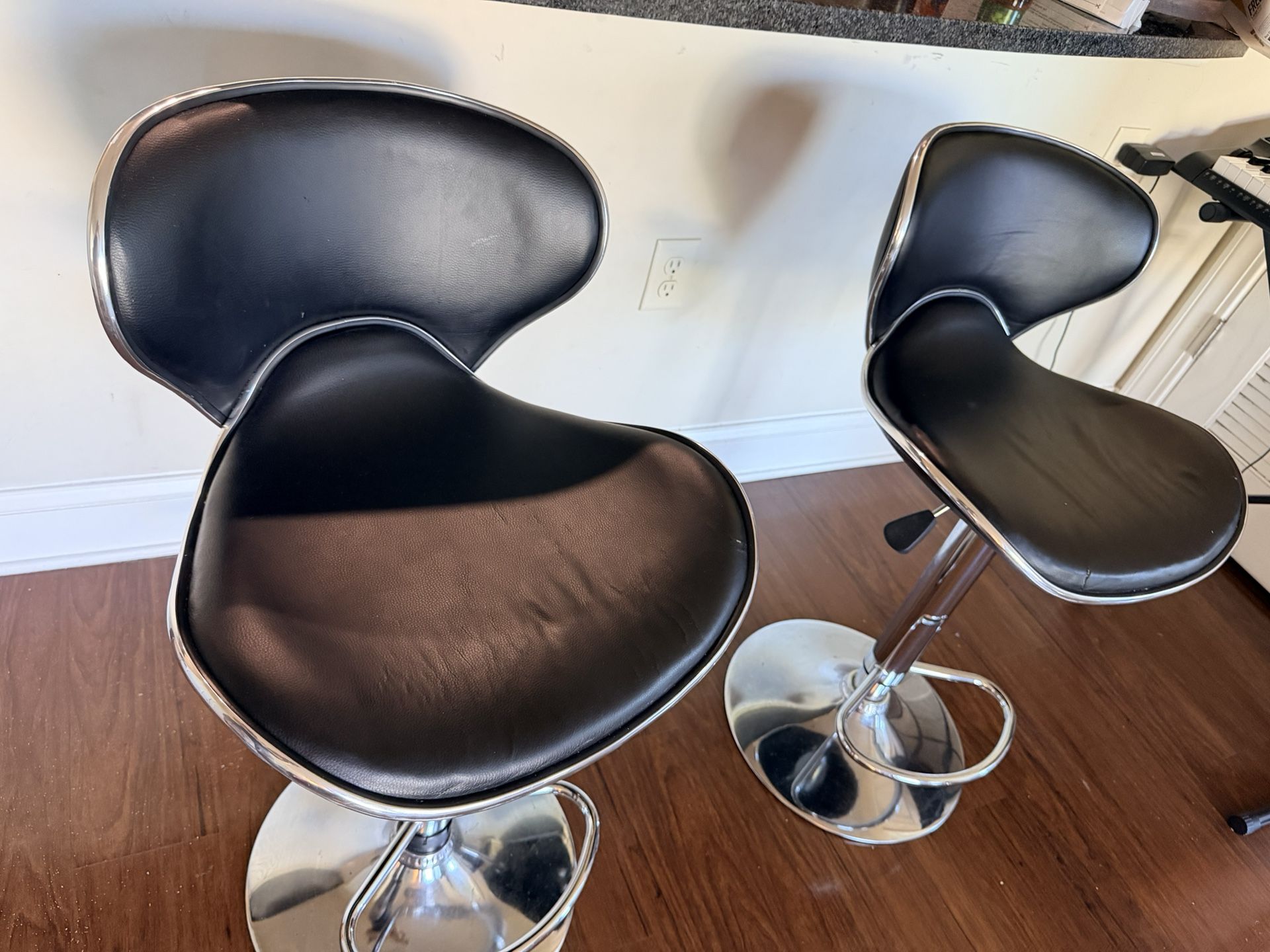 2 Bar Stools