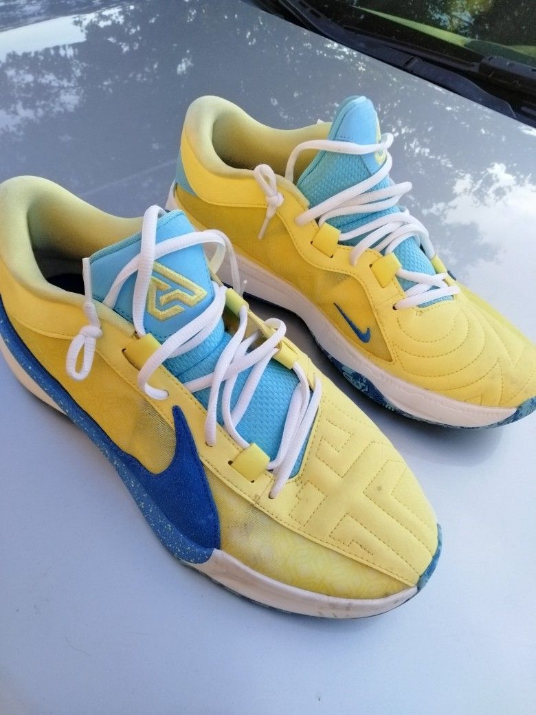 Nike Giannis Freak 5 Men's Basketball Shoes (DX4985-700, Soft Yellow/White/Light Laser Orange) Size 11.5