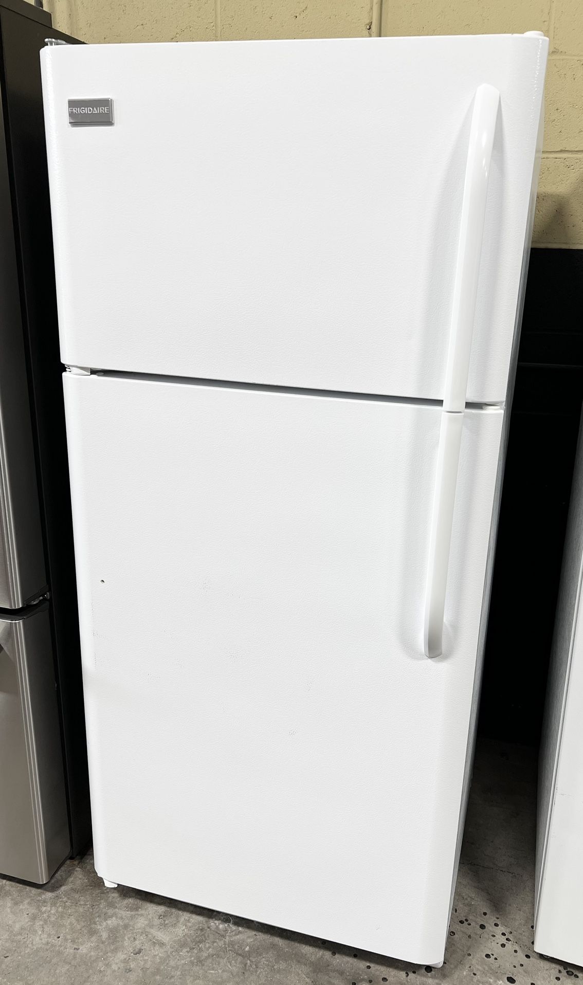30” Top-Freezer Refrigerator 18cu.ft. White