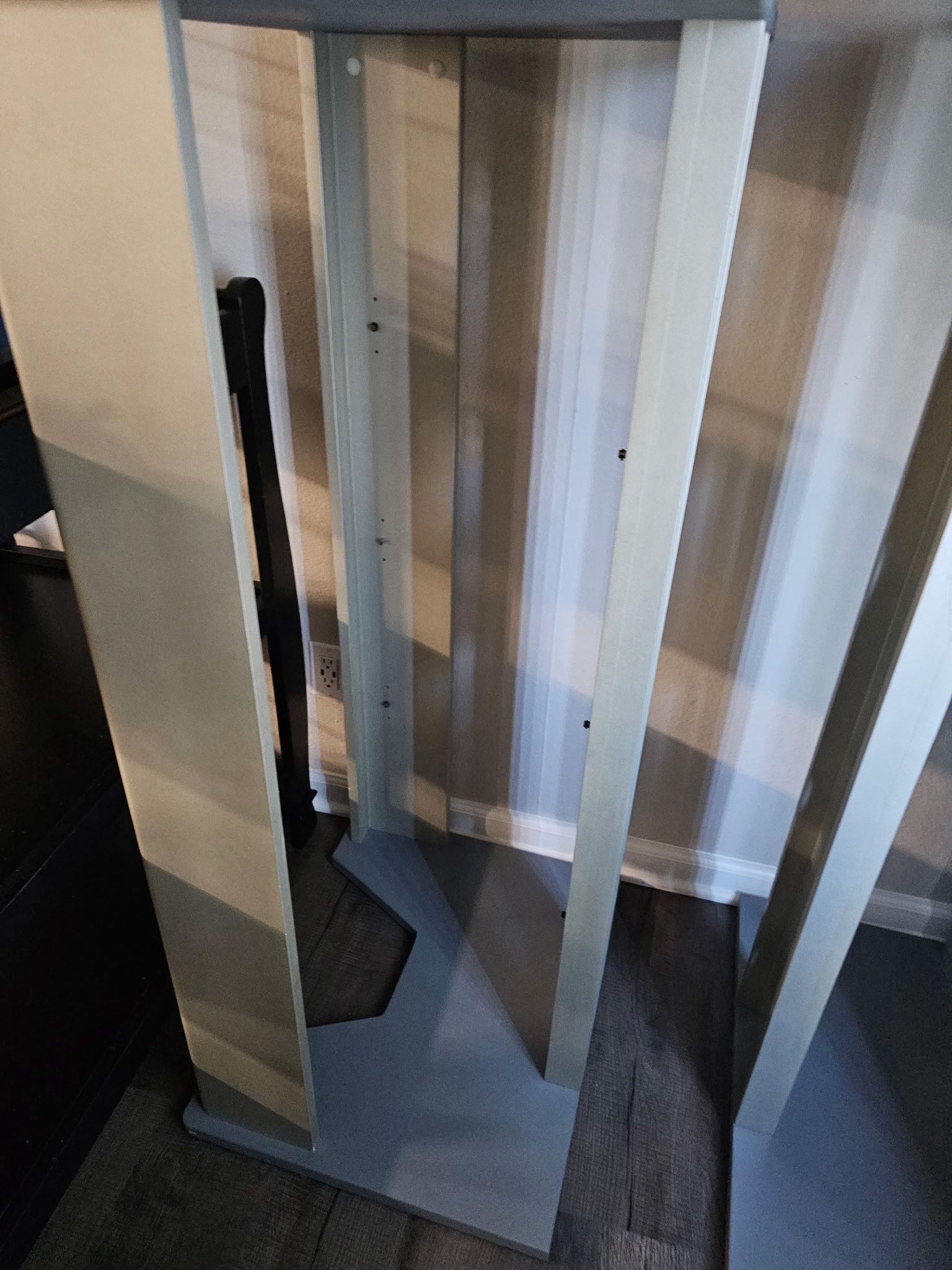 Stands / Shelves