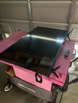 43” Roku / TLC tv