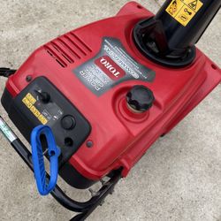 Toro 722 R-C Commercial Snow Blower 4 Stroke 