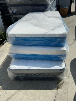 Twin Size Memory Foam 12"     new Mattress in a plastic sealed