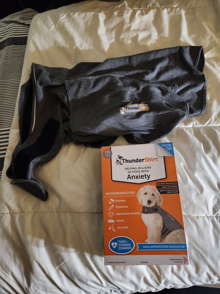 New XXL THUNDER SHIRT.   ITS TOO BIG FOR MY DOG