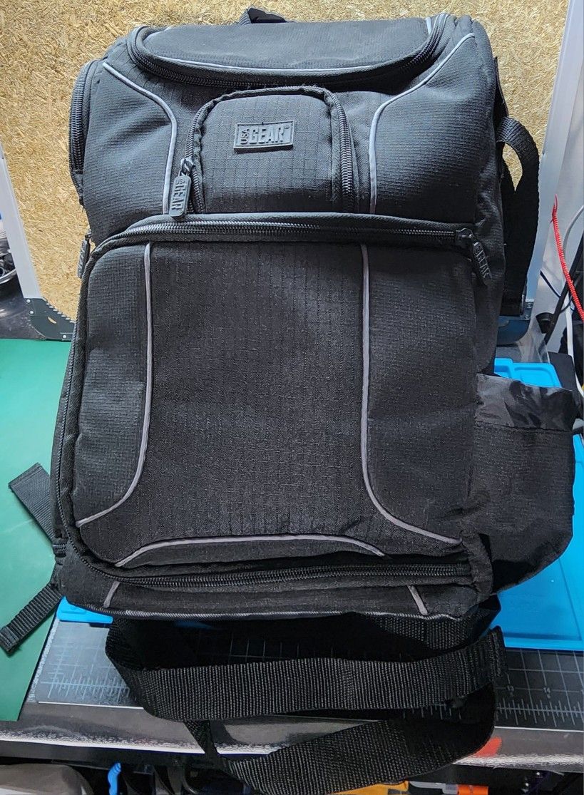 USAGear DSLR Backpack With 15.6 Laptop Compartment