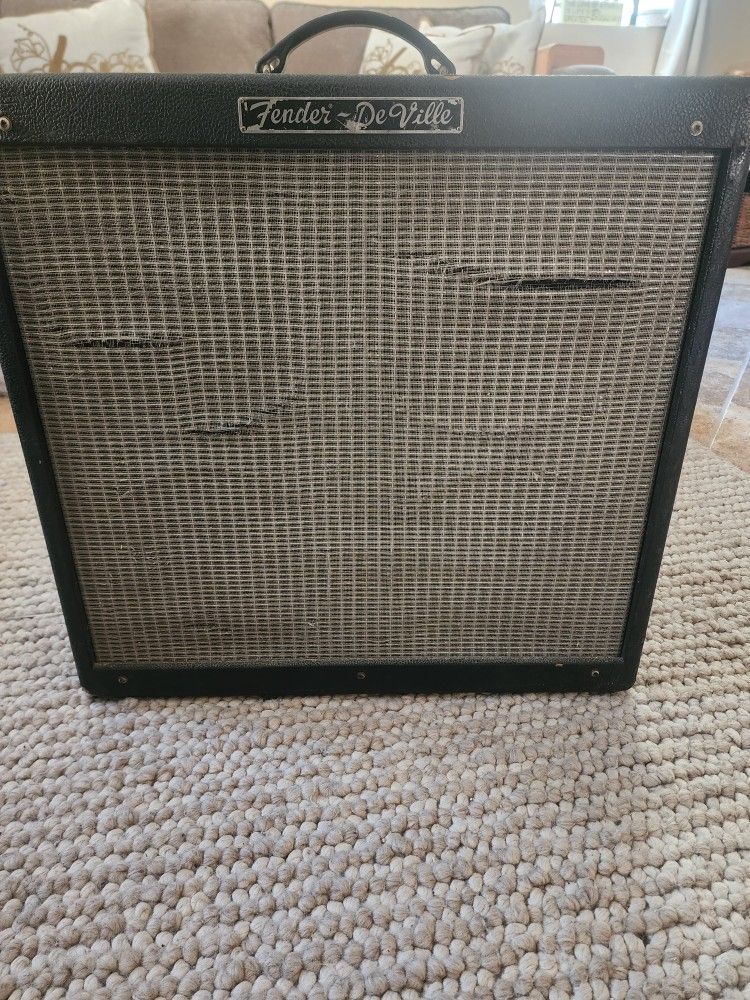 Fender Tube Amp Deville 4 X10 Inch Speakers
