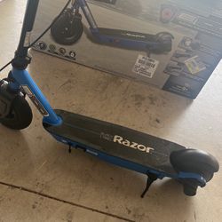 Razor E Scooter E100 