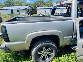 Chevy crew cab bed 5.5 99 to 07 silverado/sierra