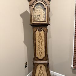 Howard Miller Grandfather Clock – Model 615-008 (Working)