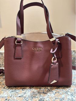 GUESS Lyndi Small Girlfriend Satchel (burgundy)