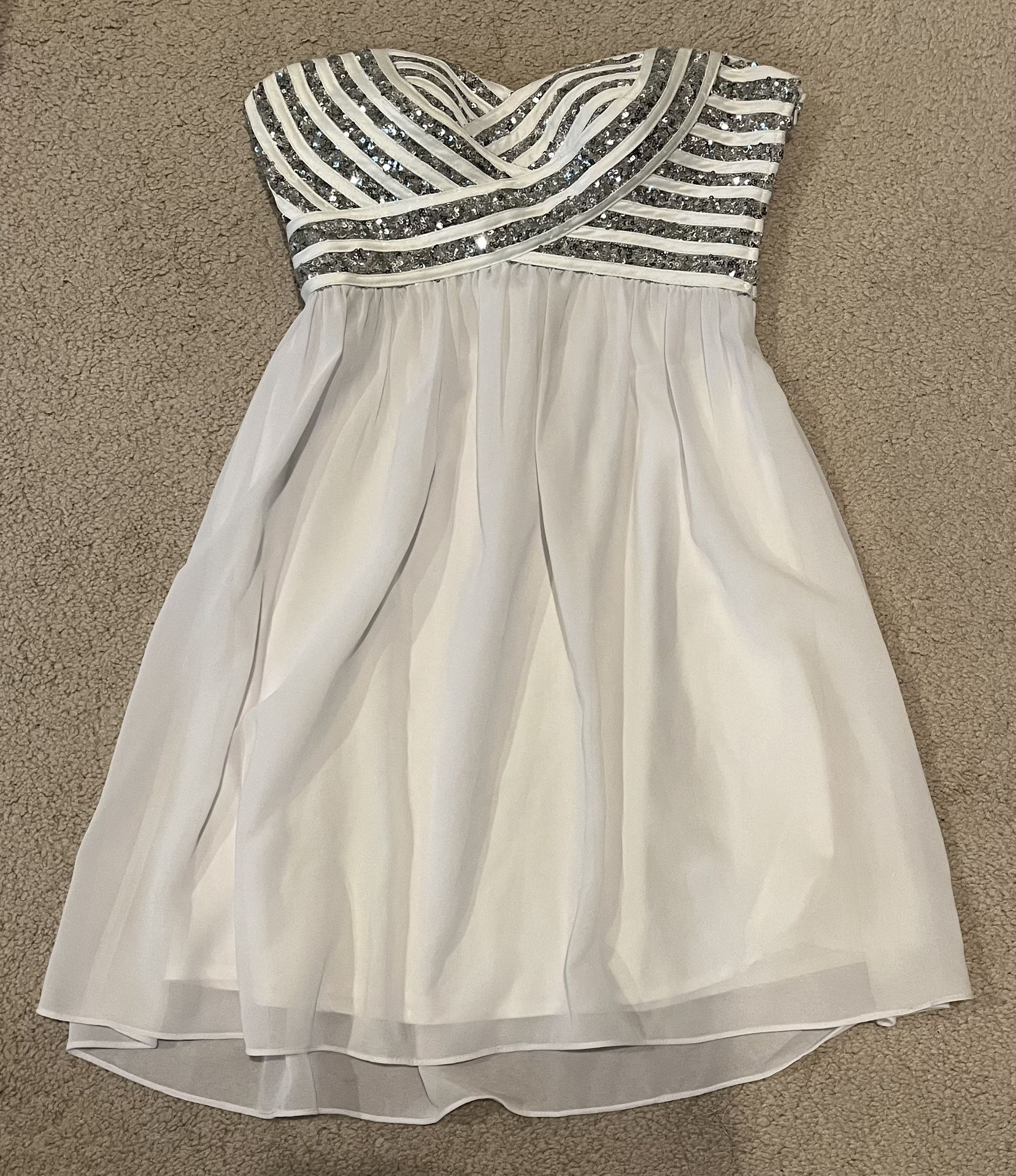 Women’s White Strapless Dress (Size Small)